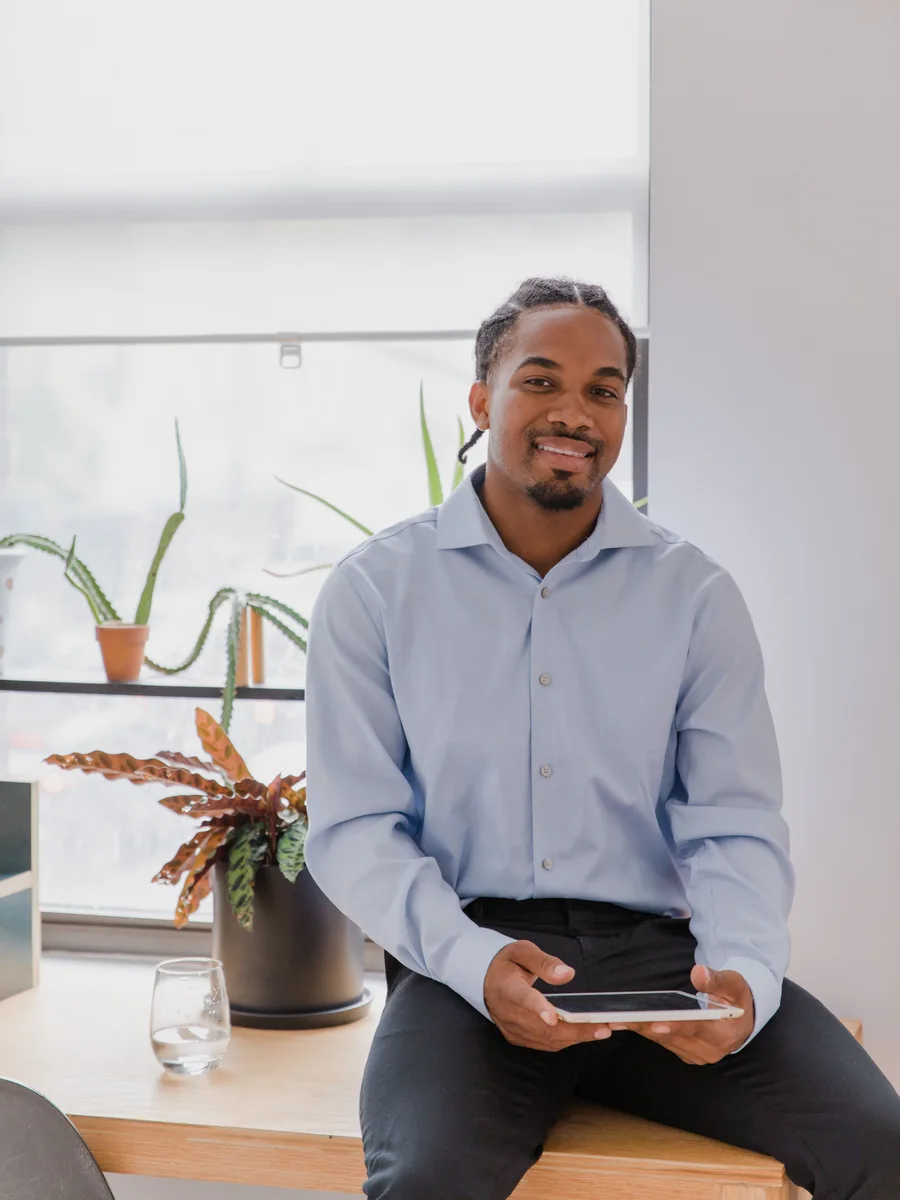 Portret van Sam Okonkwo