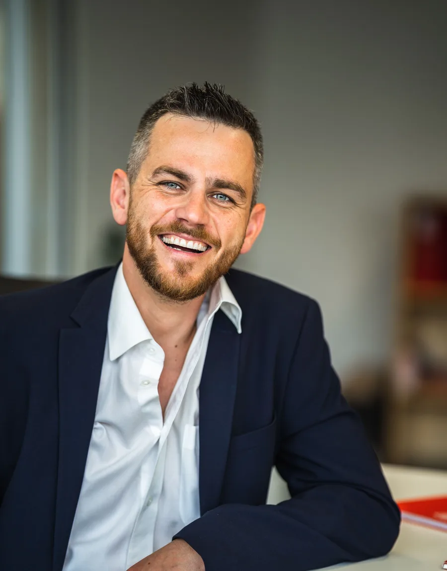 Portret van een adviseur in het kantoor