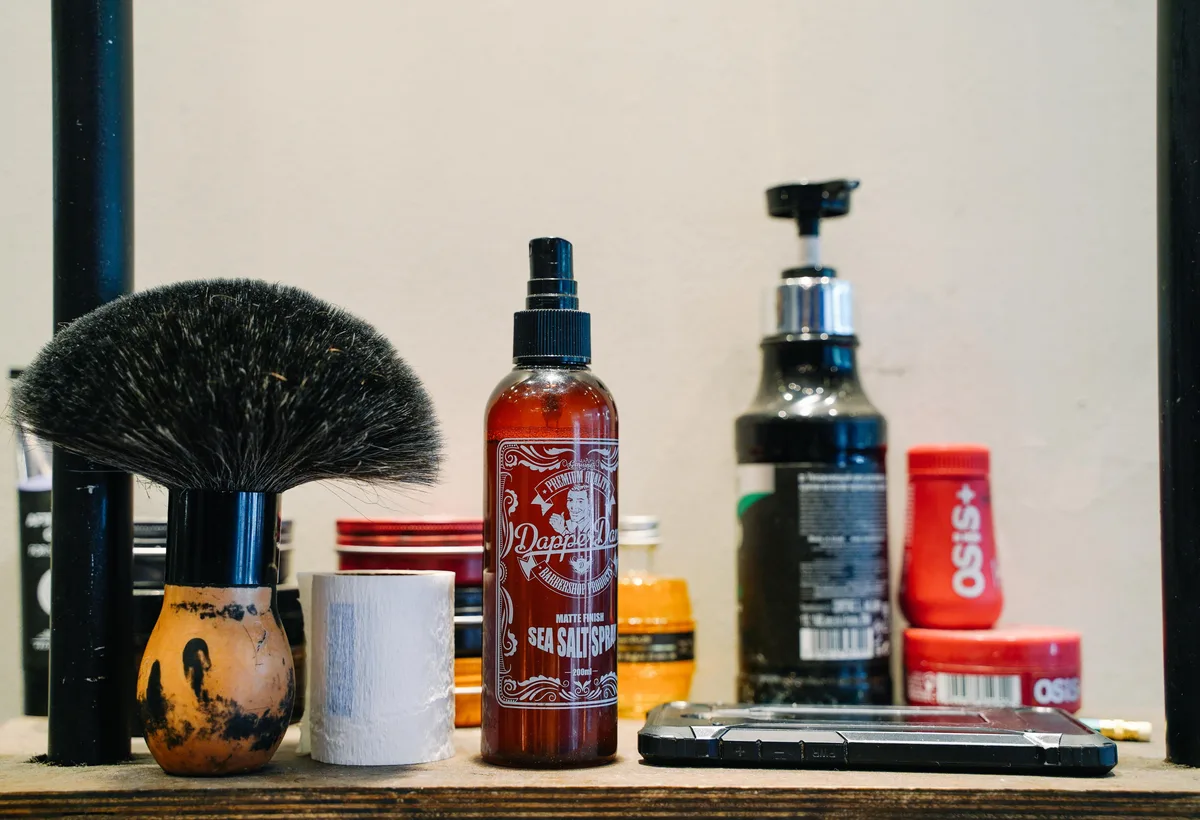 Assortiment van matte clays en waterbasis pomades