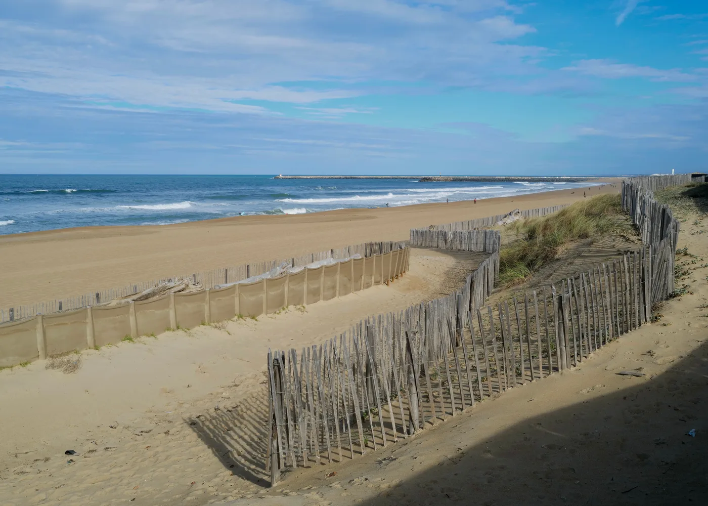 Strand met stuifschermen en zee bij Domburg