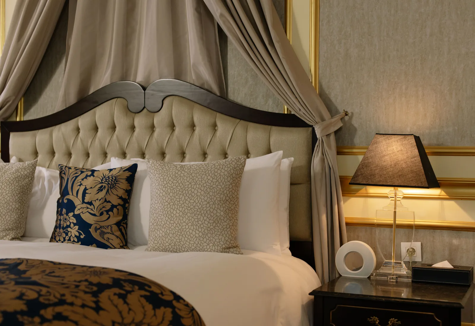 Klassieke kamer met hemelbed