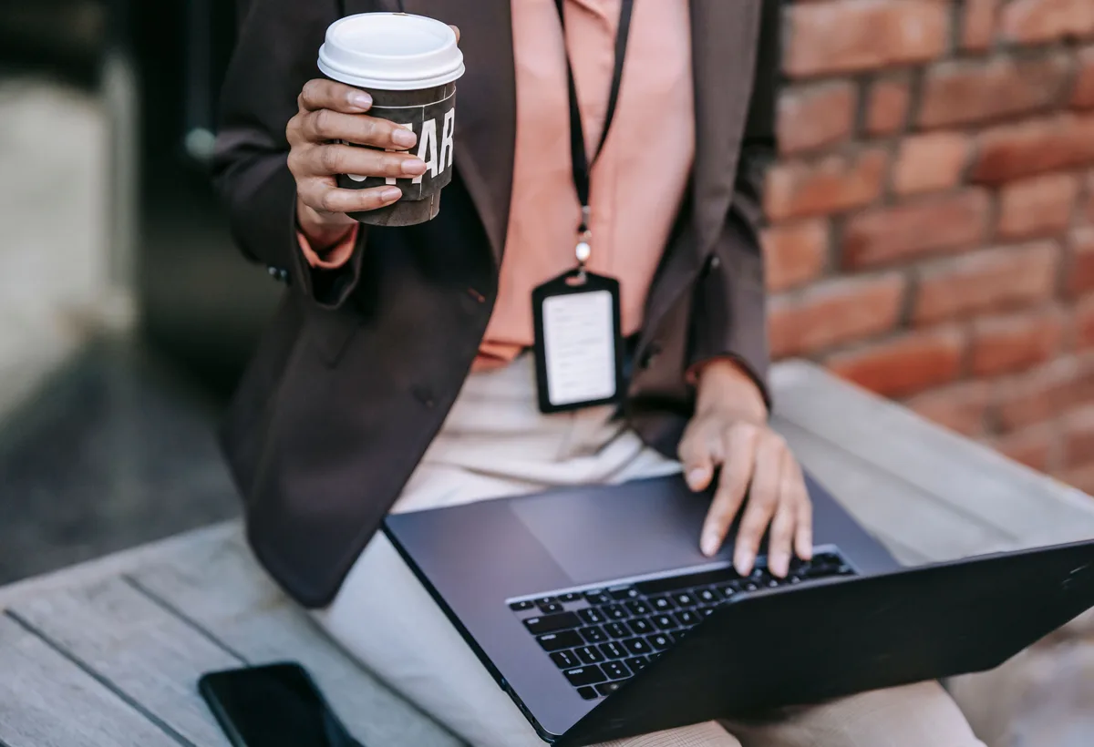 Marketeer analyseert LinkedIn campagneprestaties en conversieratio's
