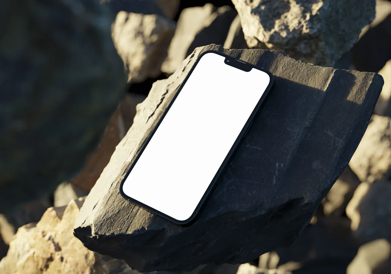Smartphone met leeg scherm als mockup voor een app