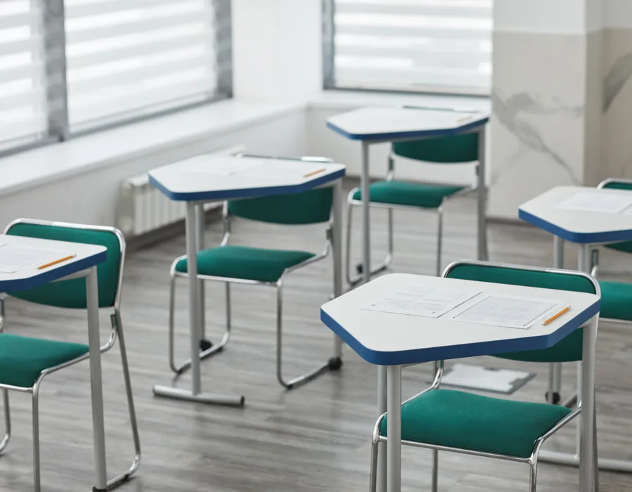 Leslokaal van het fictieve Instituut Helder