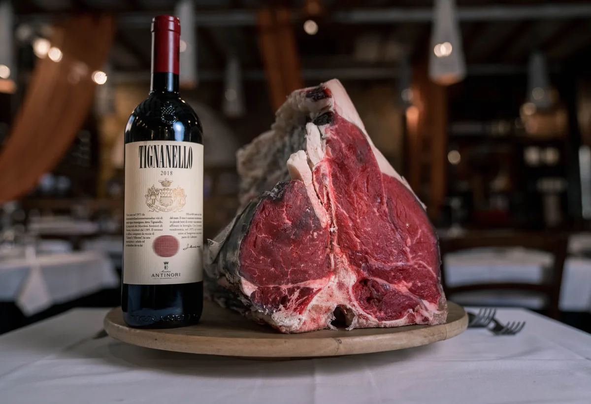 Gerijpt ribeye vlees in glazen rijpingskast