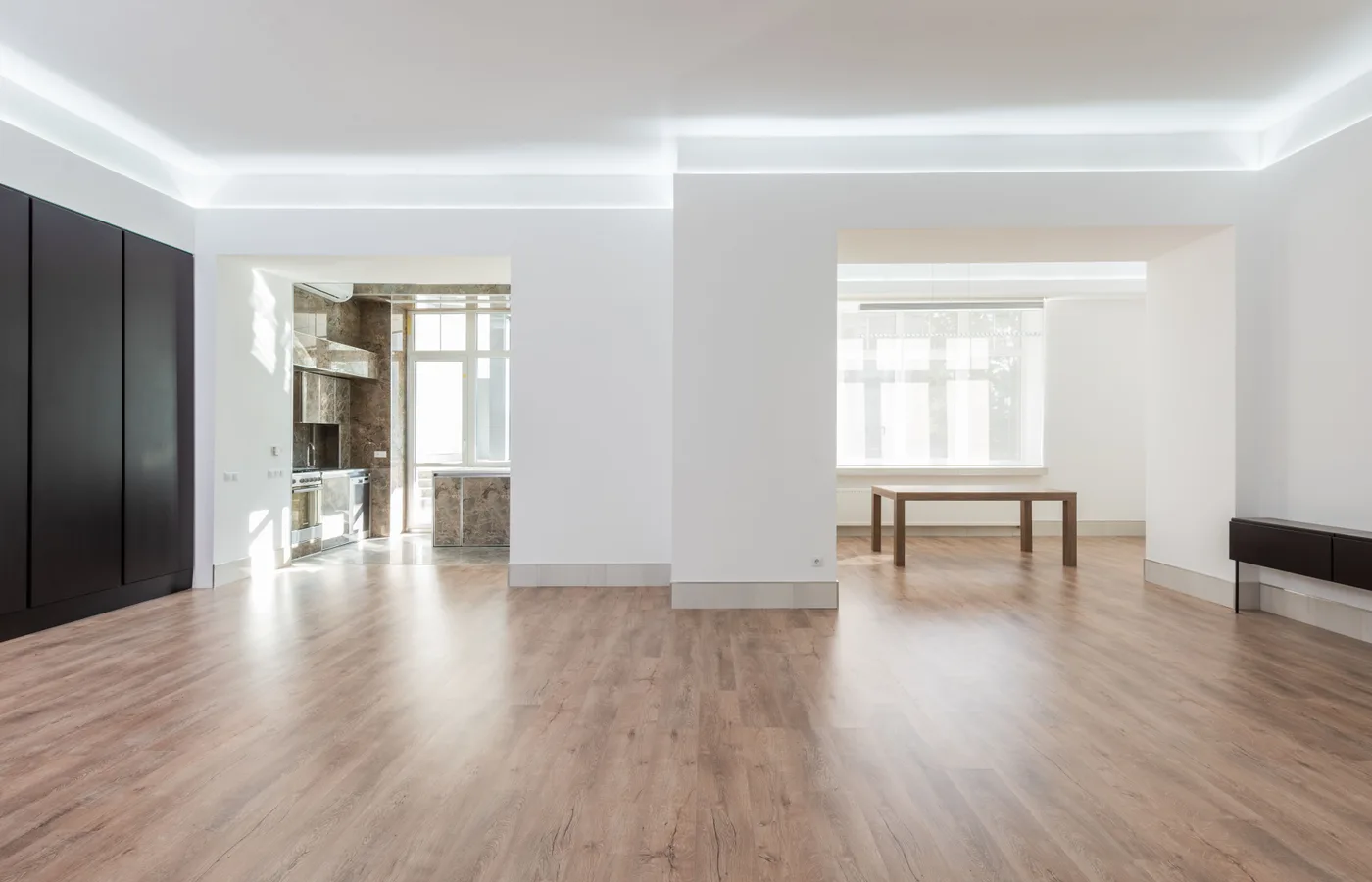Lichte woonkamer als kleurproefvlak