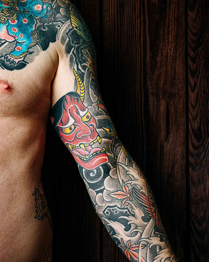 Traditionele Japanse sleeve-tattoo op een arm