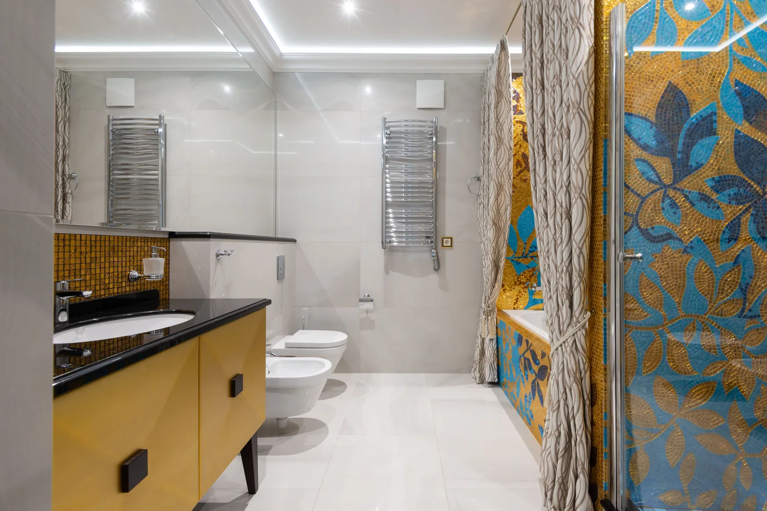 Badkamer met mozaiekaccent
