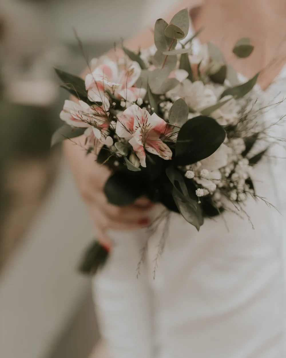 Bruidsboeket met seizoensbloemen